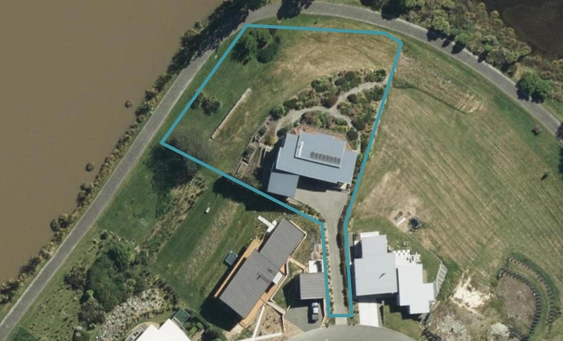 12 Lake View Place, Blenheim - Carousel 1