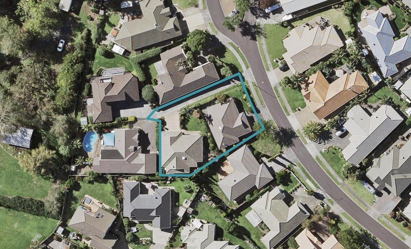 2/12 Yarlside Place, Northpark, Auckland - Carousel 1