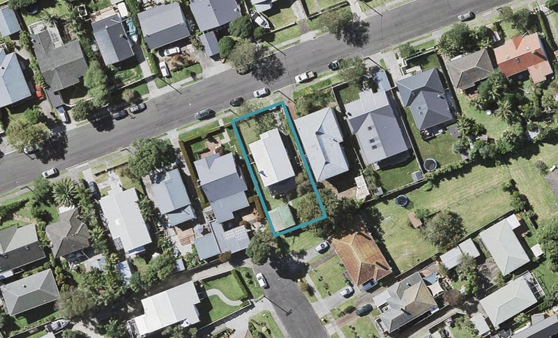 23 Egremont Street, Belmont, Auckland - Carousel 1