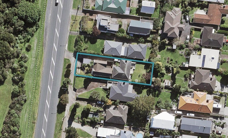 2/227 Glenfield Road, Hillcrest, Auckland - Carousel 1