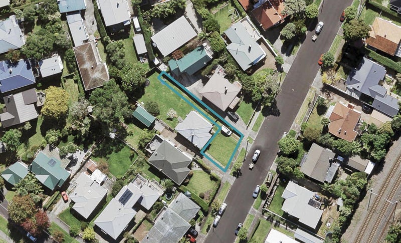 4A Thomas Avenue, Mount Albert, Auckland - Carousel 1
