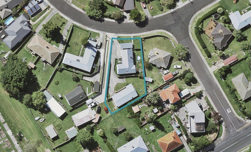 2/61 Philomel Crescent, Bayswater, Auckland - Carousel 1