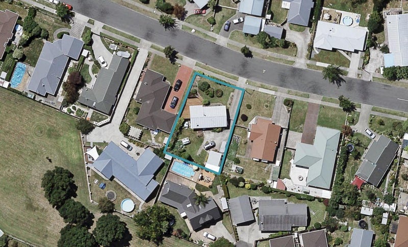 9 Whiting Crescent, Greenmeadows, Napier - Carousel 1