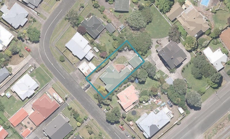 6 Mason Terrace, Gonville, Whanganui - Carousel 1