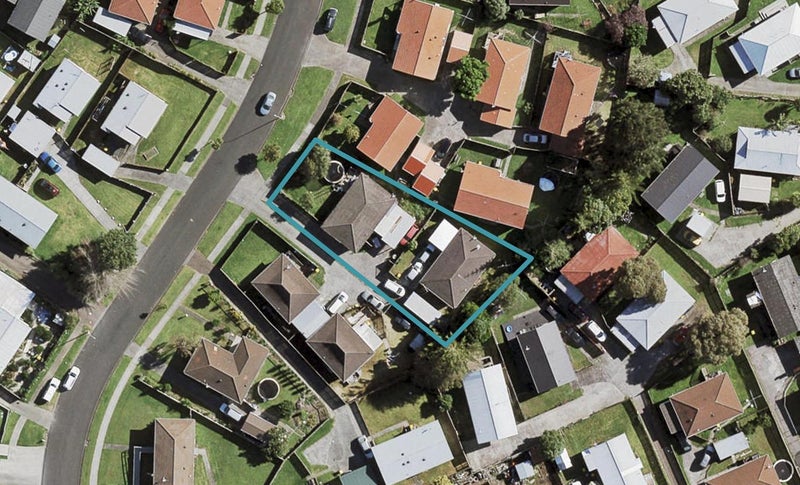 2/13 Kennington Drive, Clendon Park, Auckland - Carousel 1