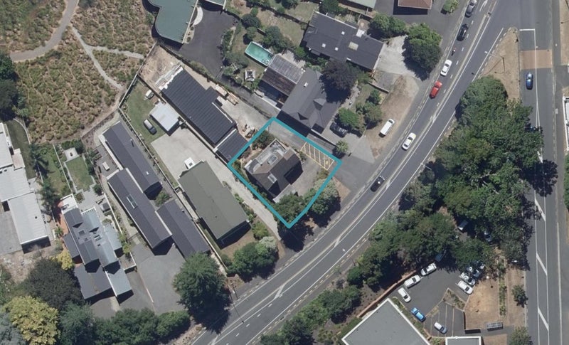 8A Lake Crescent, Hamilton Lake, Hamilton - Carousel 1