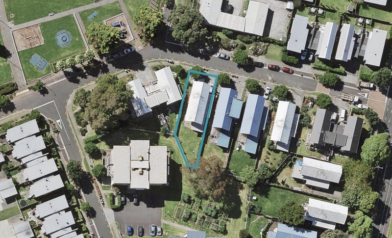 27 Salima Talagi Street, Point England, Auckland - Carousel 1