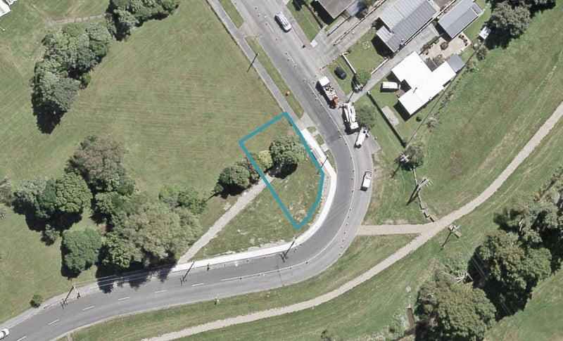 38 Manor Park Road, Manor Park, Lower Hutt - Carousel 1