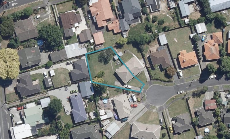 17 Watts Crescent, Hamilton East, Hamilton - Carousel 1