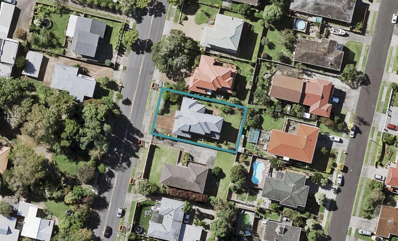 95 Glenmore Road, Sunnyhills, Auckland - Carousel 1