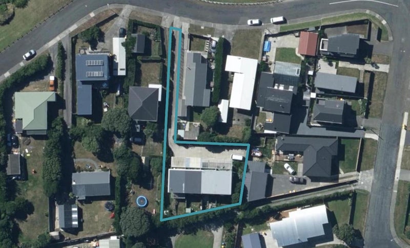 7 Terrace Road, TITAHI BAY, PORIRUA - Carousel 1