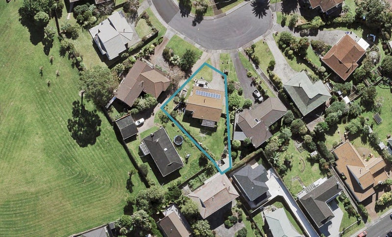 20 Flagstaff Place, Massey, Auckland - Carousel 1