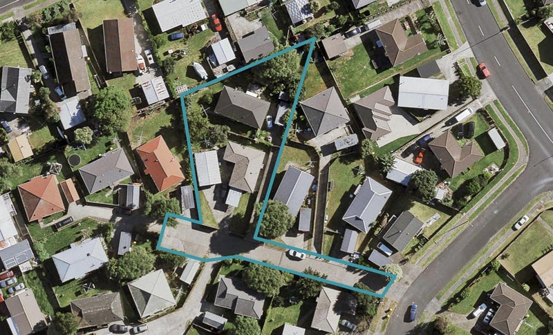 2/7 Dungarvon Place, Clendon Park, Auckland - Carousel 1