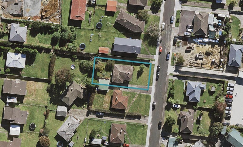 70 Greenslade Crescent, Northcote, Auckland - Carousel 1