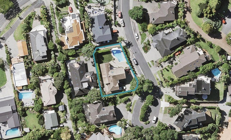 9 Centennial Place, Campbells Bay, Auckland - Carousel 1