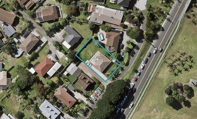 168 Sunset Road, Unsworth Heights, Auckland - Carousel 1