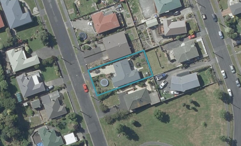 6 Elwyn Crescent, Green Island, Dunedin - Carousel 1