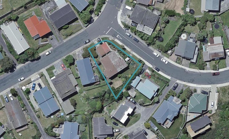 40 Somes Crescent, Newlands, Wellington - Carousel 1