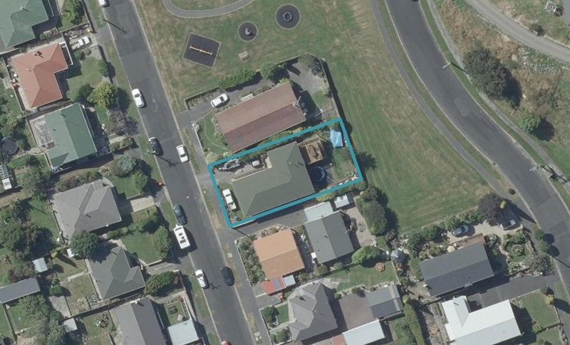 12 Elwyn Crescent, Green Island, Dunedin - Carousel 1