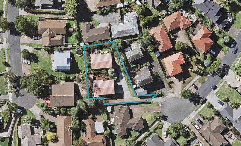 2/15 Billabong Place, Botany Downs, Auckland - Carousel 1