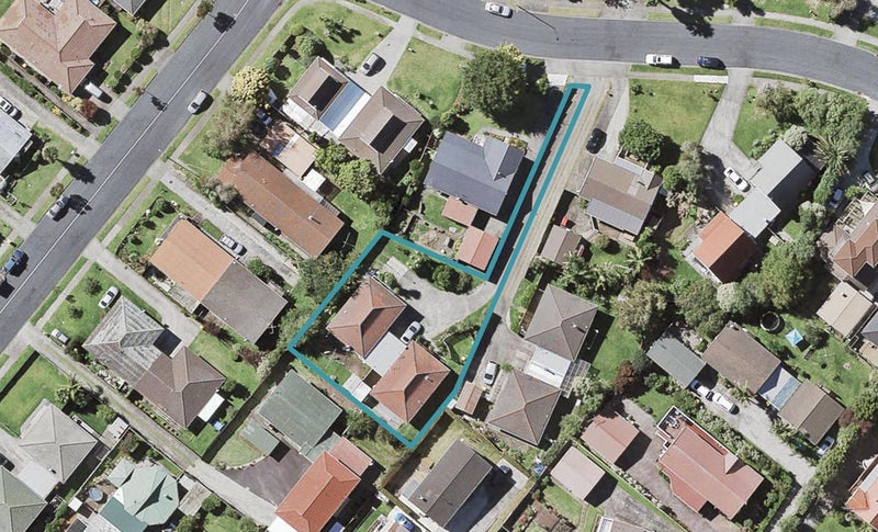 1/5 Cairngorm Place, Highland Park, Auckland - Carousel 1