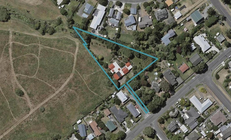 55 Queens Road, Waikanae Beach, Waikanae - Carousel 1