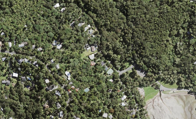 8 Mahoe Road, Titirangi, Auckland - Carousel 1