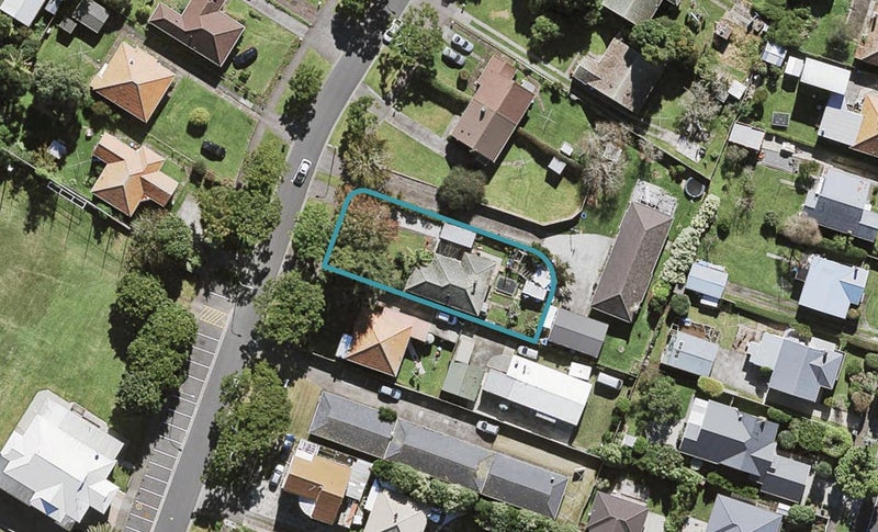 54 Kiwitea Street, Sandringham, Auckland - Carousel 1