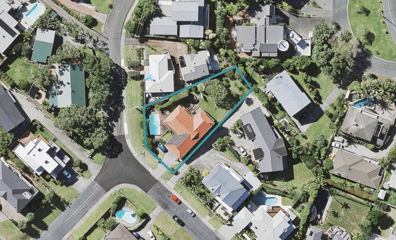 13 Rahopara Street, Castor Bay, Auckland - Carousel 1