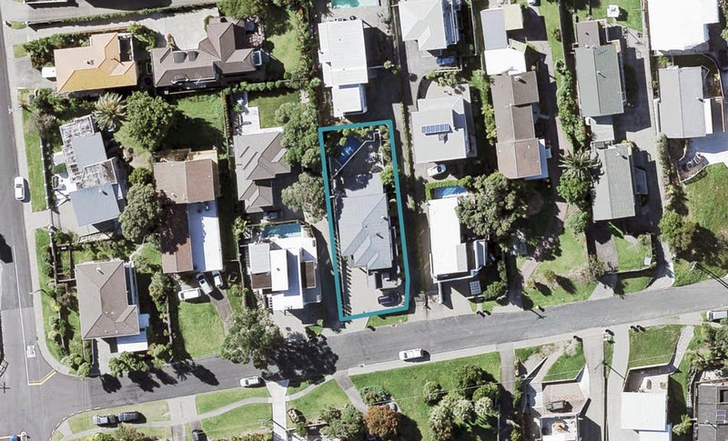 32 Masterton Road, Rothesay Bay, Auckland - Carousel 1