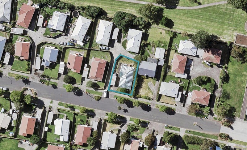 66 Maybury Street, Point England, Auckland - Carousel 1