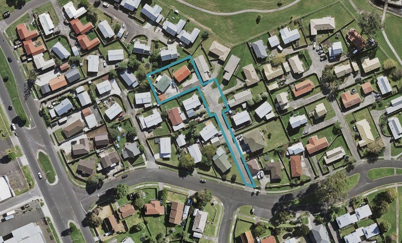2/18 Trevor Hosken Drive, Wiri, Auckland - Carousel 1