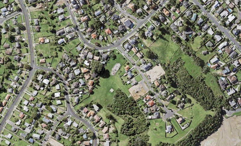 1D Fernwood Place, Wai o Taiki Bay, Auckland - Carousel 1