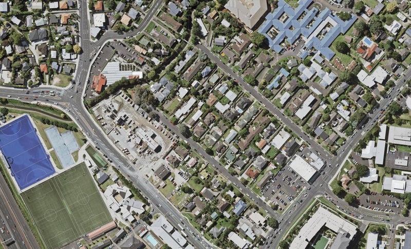2/13 Thornton Road, Milford, Auckland - Carousel 1