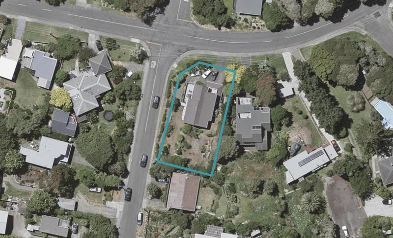 18 Tiromoana Road, Raumati South, Paraparaumu - Carousel 1