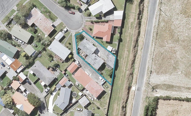 2/8 Kew Grove, Wainuiomata, Lower Hutt - Carousel 1