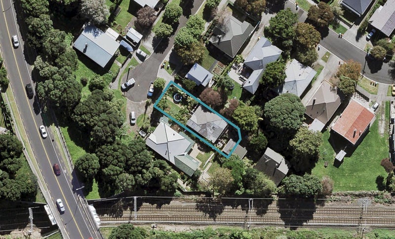 2 Seychelles Street, Morningside, Auckland - Carousel 1
