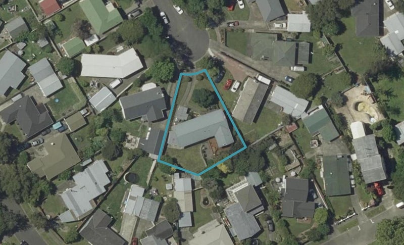32 Mokau Place, Terrace End, Palmerston North - Carousel 1