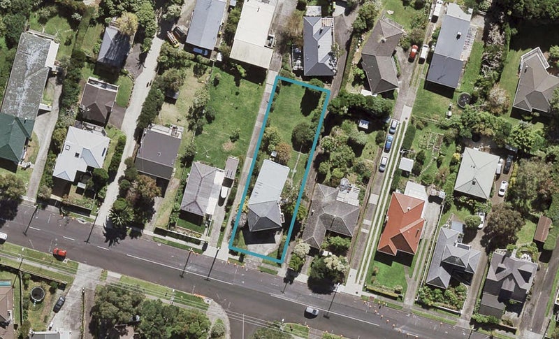 65 Raleigh Road, Northcote, Auckland - Carousel 1