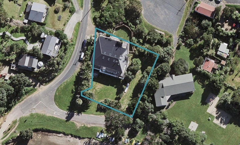 43 Lannan Road, Surfdale, Waiheke Island - Carousel 1