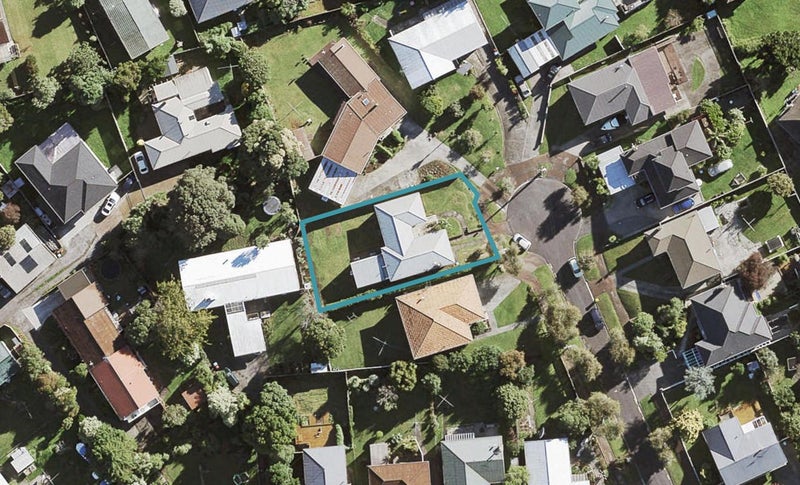 6 Khandallah Place, New Windsor, Auckland - Carousel 1