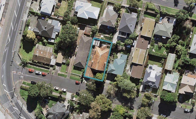 4 Rewa Road, Three Kings, Auckland - Carousel 1
