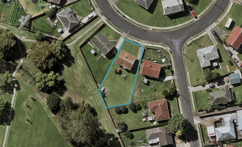25 Featherston Crescent, Otara, Auckland - Carousel 1