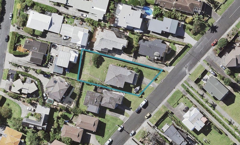54 Seaview Road, Castor Bay, Auckland - Carousel 1