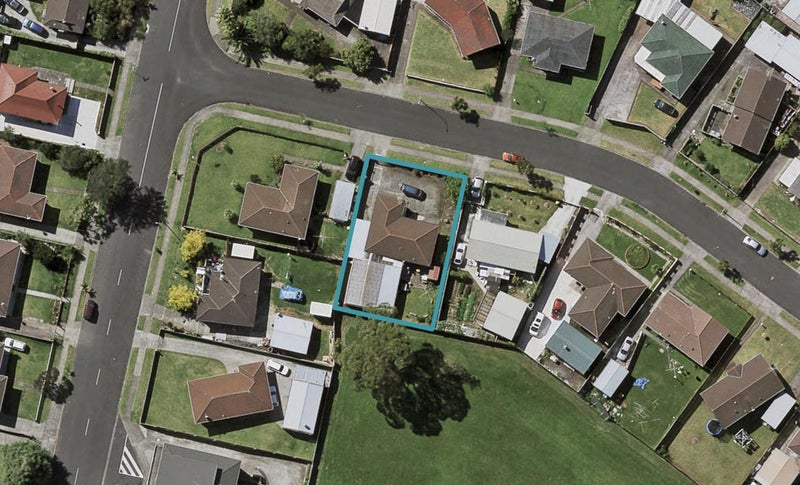 3 Dillon Crescent, Clover Park, Auckland - Carousel 1