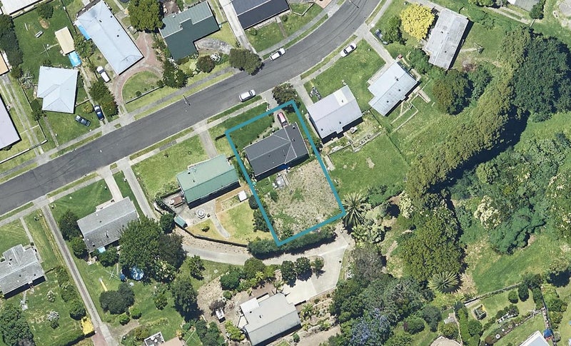 43 Dingadee Street, Welcome Bay, Tauranga - Carousel 1