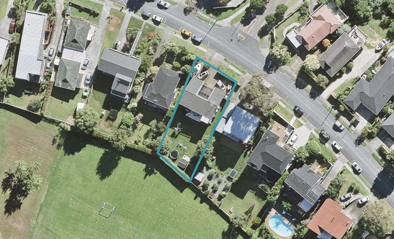 26 Sartors Avenue, Northcross, Auckland - Carousel 1
