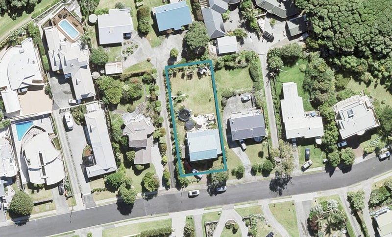 32 Pacific Parade, Army Bay, Whangaparaoa - Carousel 1