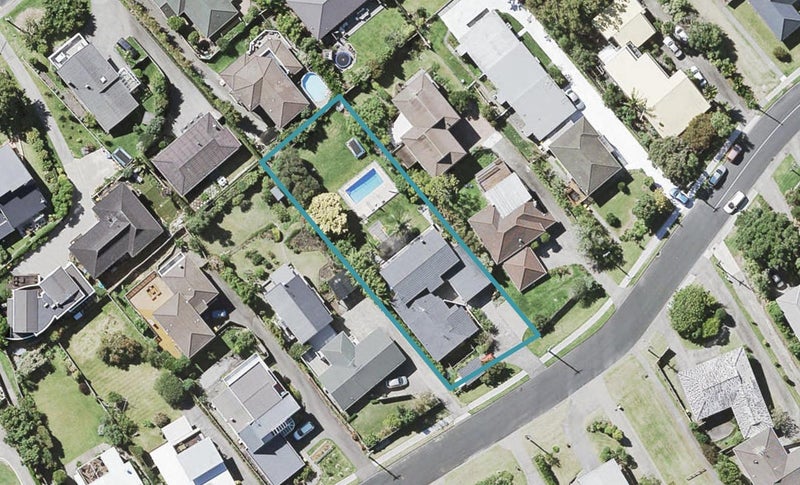1/11 Newhaven Terrace, Mairangi Bay, Auckland - Carousel 1