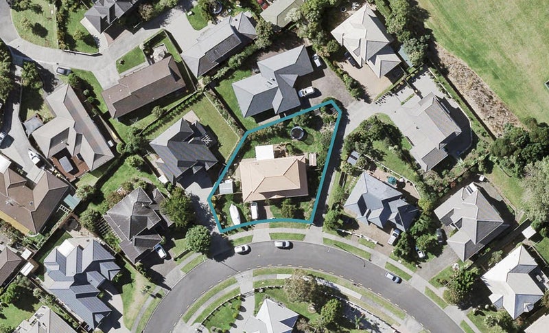 39 Rochester Crescent, Somerville, Auckland - Carousel 1